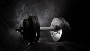 a black and white photo of a dumbbell
