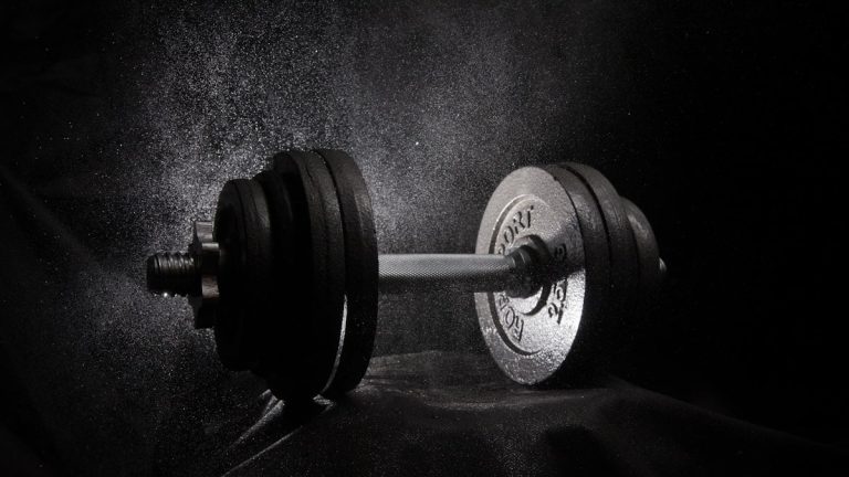 a black and white photo of a dumbbell